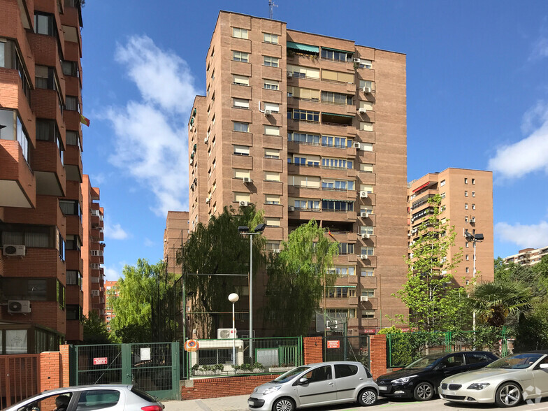 Calle de Sangenjo, 16, Madrid, Madrid for sale - Building Photo - Image 2 of 2