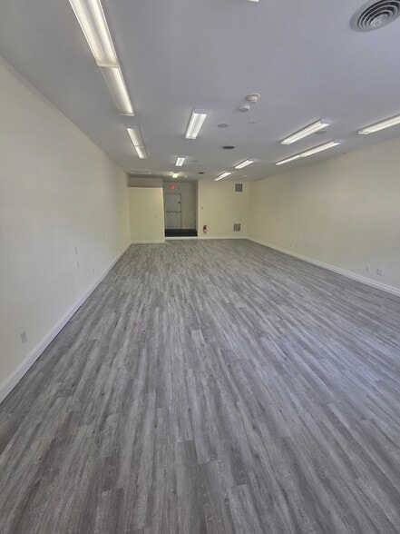 2468-2474 Montauk Hwy, Brookhaven, NY for lease - Interior Photo - Image 3 of 4