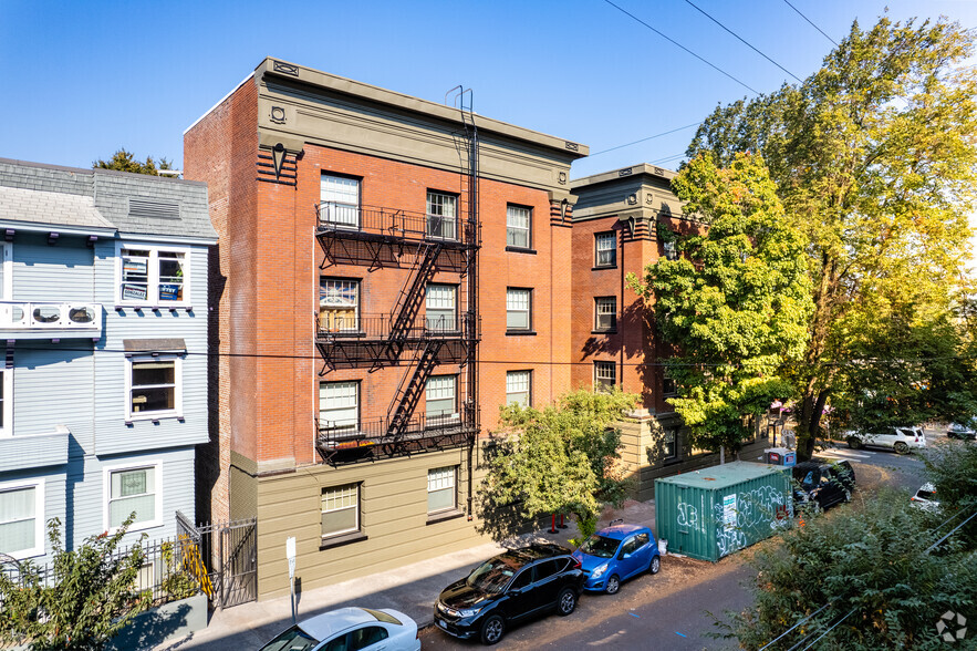 Multifamily in Portland, OR for sale - Primary Photo - Image 1 of 1