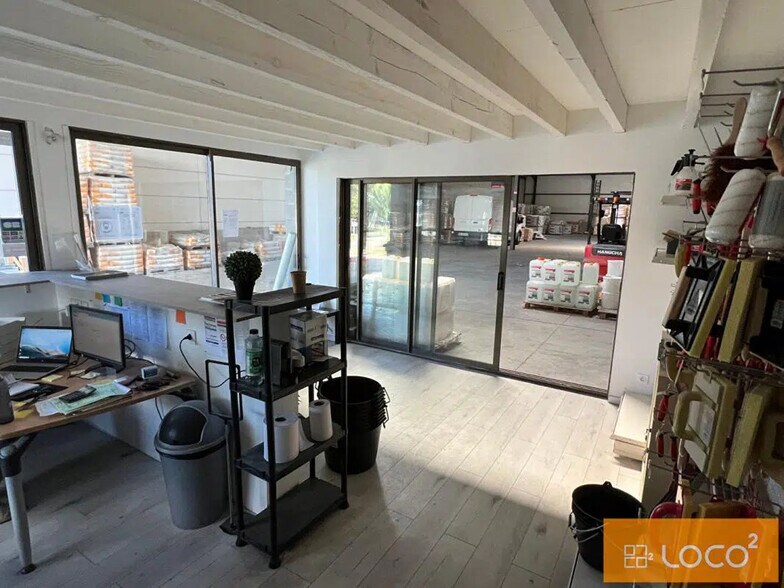 14 A Rue Des Battants, Saint-Alban for lease - Interior Photo - Image 3 of 5