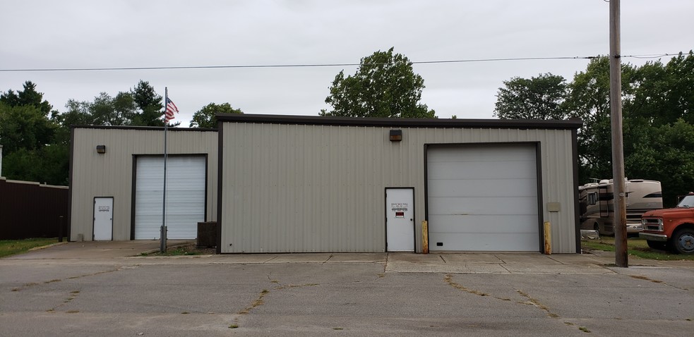 23702 Parrish Ave, Schneider, IN for sale - Primary Photo - Image 1 of 1