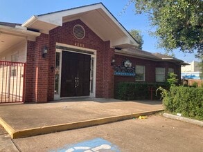 2223 Dorrington St, Houston, TX for lease Building Photo- Image 1 of 10