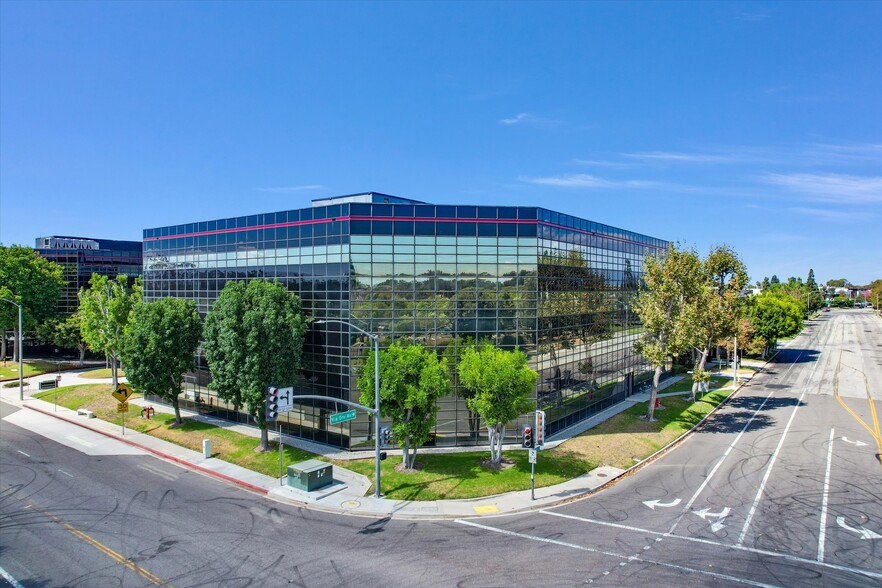 1501 Hughes Way, Long Beach, CA for lease - Building Photo - Image 2 of 9