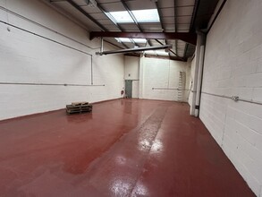 5a Low March, Long March, Daventry for lease Interior Photo- Image 2 of 6