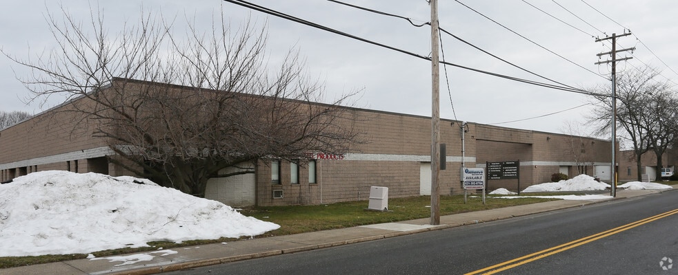 561 Acorn St, Deer Park, NY for lease - Building Photo - Image 3 of 19