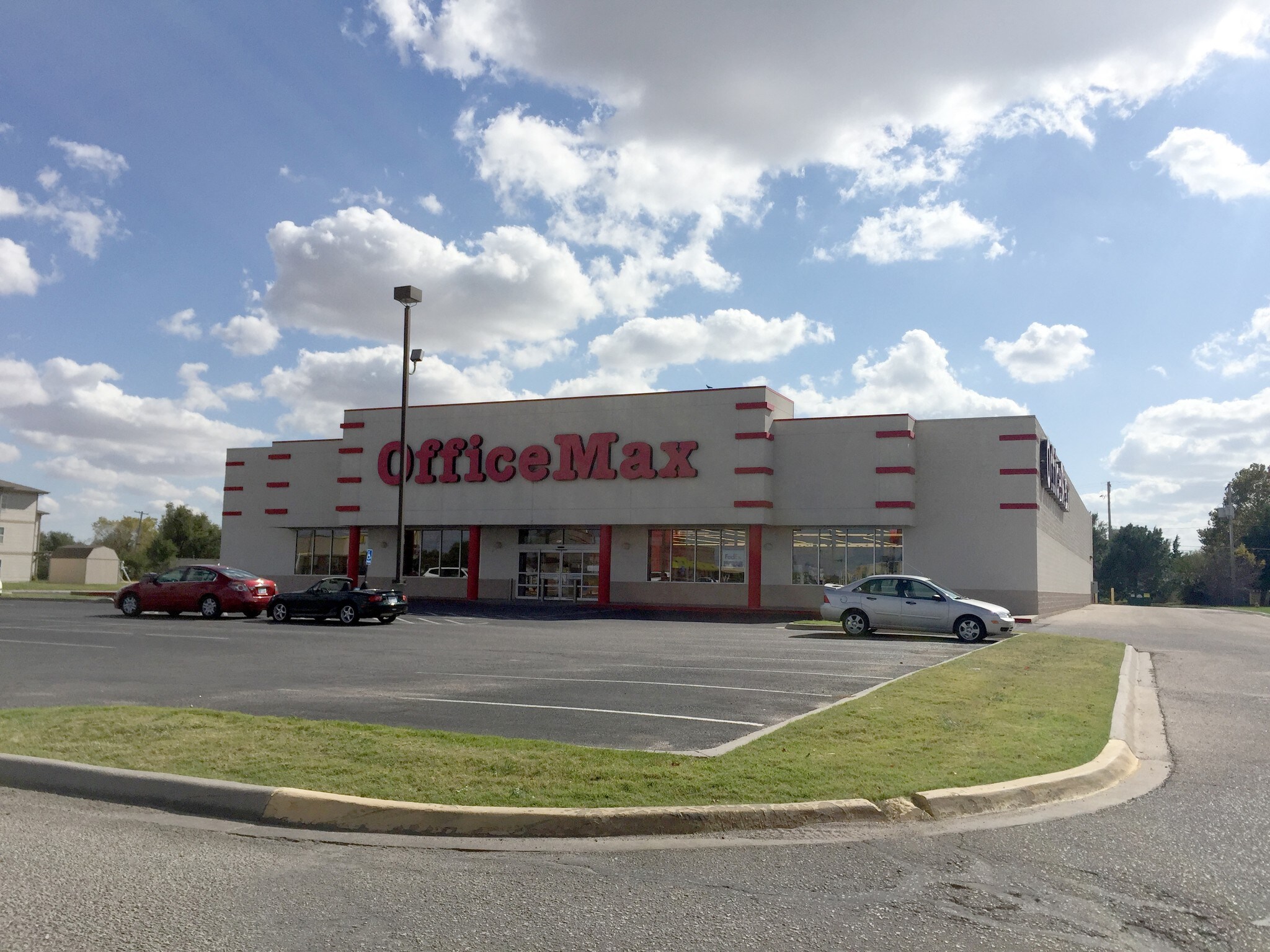 1403 E 11th Ave, Hutchinson, KS for sale Building Photo- Image 1 of 1