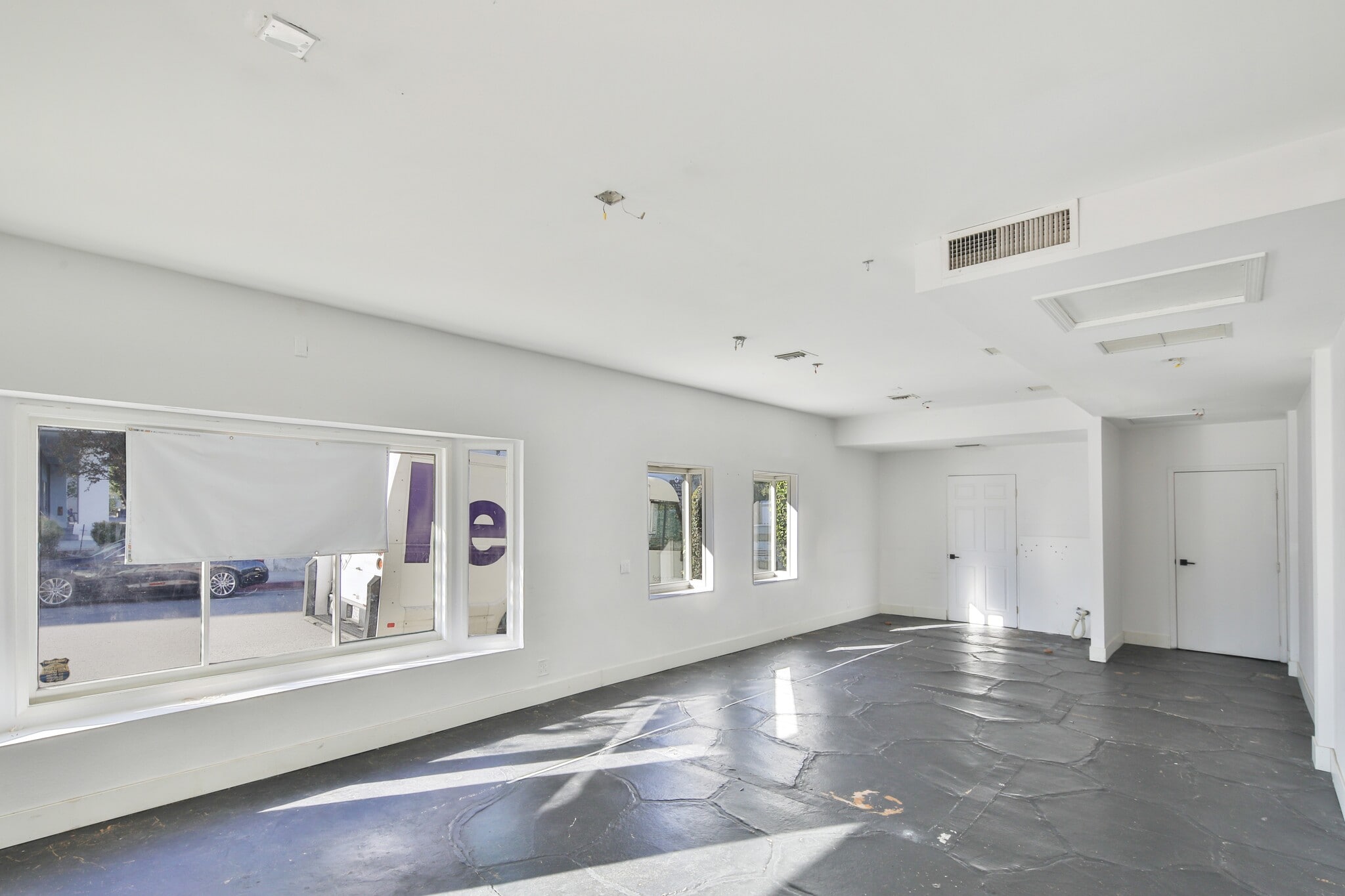 20969 Ventura Blvd, Woodland Hills, CA for lease Interior Photo- Image 1 of 2