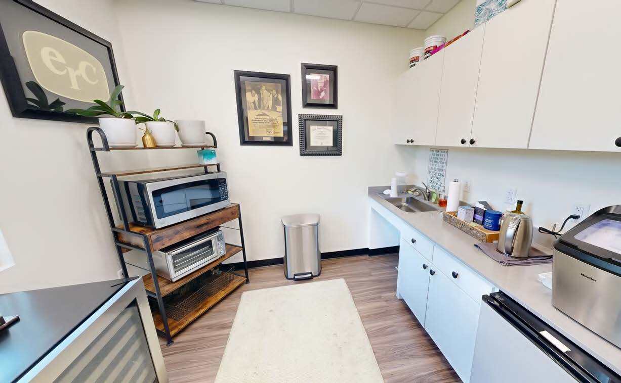 5104 S Pinnacle Hills Pkwy, Rogers, AR for lease Interior Photo- Image 1 of 6
