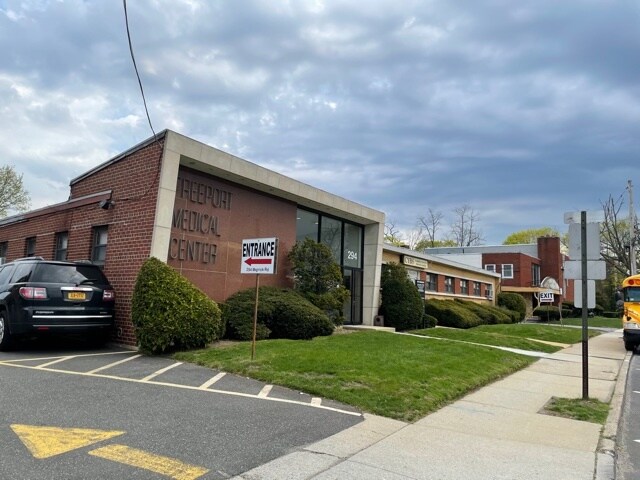 294 W Merrick Rd, Freeport, NY for lease Building Photo- Image 1 of 13