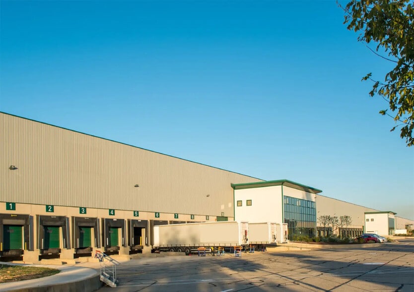 Avenue Ferdinand Magellan, Miramas for lease - Building Photo - Image 1 of 2