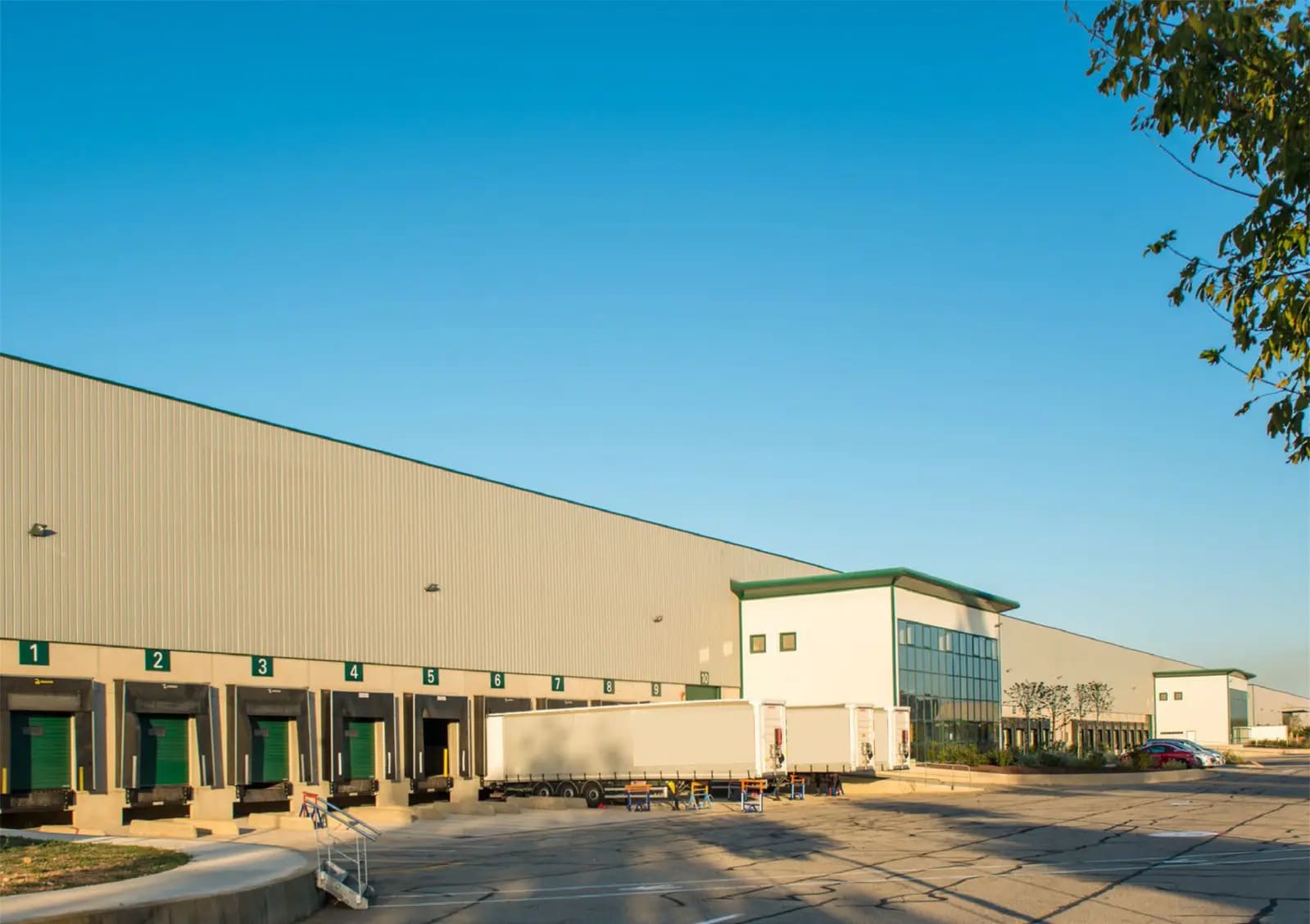 Avenue Ferdinand Magellan, Miramas for lease Building Photo- Image 1 of 3