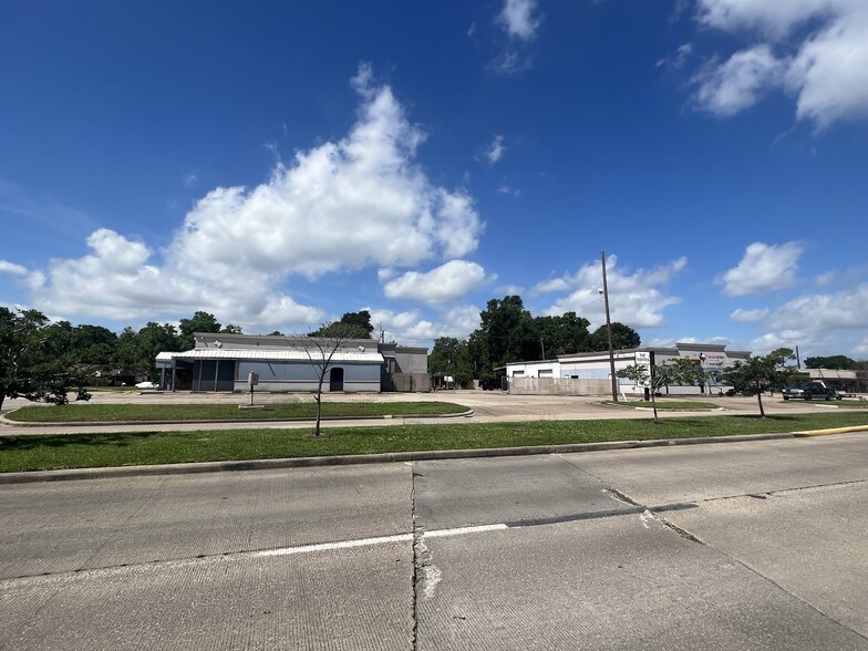 512 N Friendswood Dr, Friendswood, TX for sale - Primary Photo - Image 1 of 1