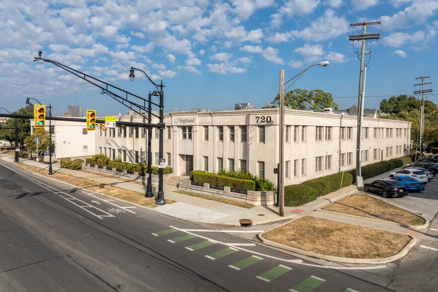 720 E Broad St, Columbus OH - Convenience Store
