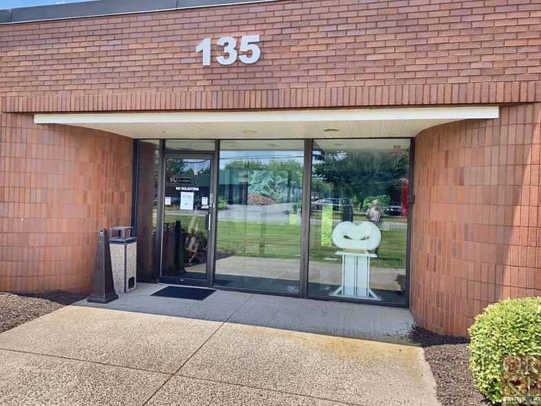 135 N Plains Industrial Rd, Wallingford, CT for sale - Building Photo - Image 3 of 13