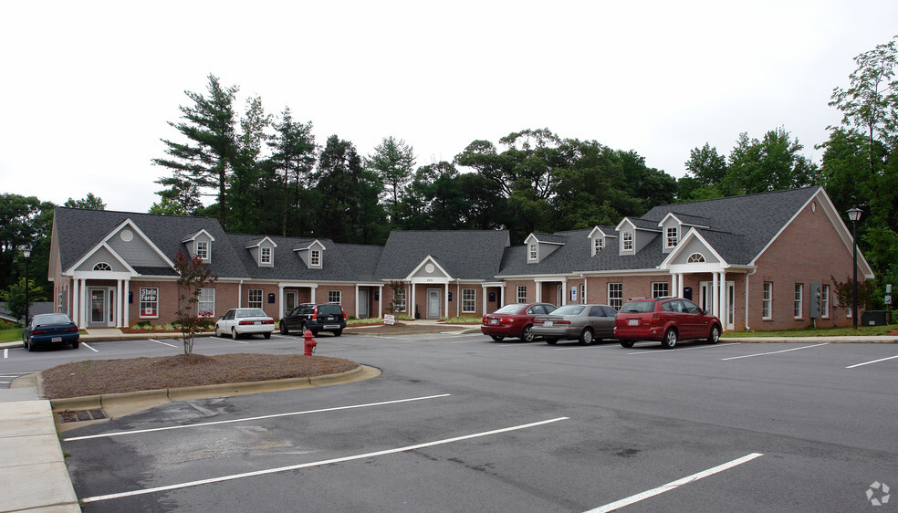 220 Baker Rd, High Point, NC for lease - Primary Photo - Image 1 of 2