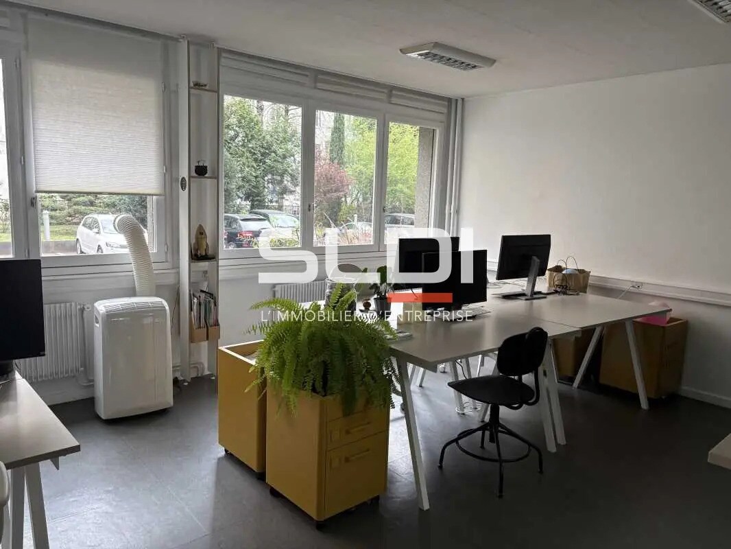Office in Lyon for lease Interior Photo- Image 1 of 8
