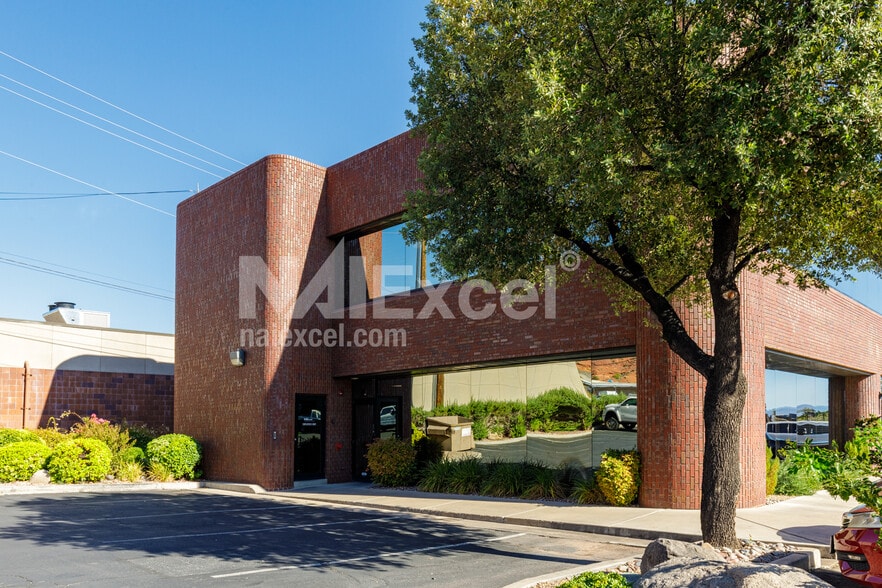 243 E St George Blvd, Saint George, UT for lease - Building Photo - Image 3 of 8