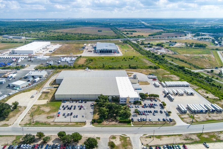 10600 Fischer Rd, Von Ormy, TX for sale - Building Photo - Image 1 of 5