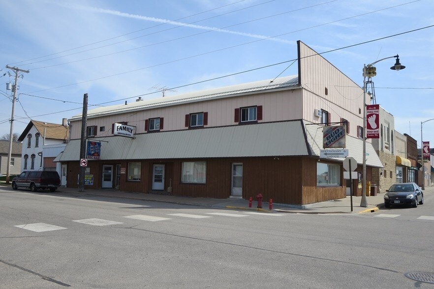 40 N Fremont St, Lewiston, MN 55952