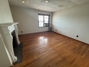 11-25 Middle Neck Rd, Great Neck, NY for lease Interior Photo- Image 2 of 3