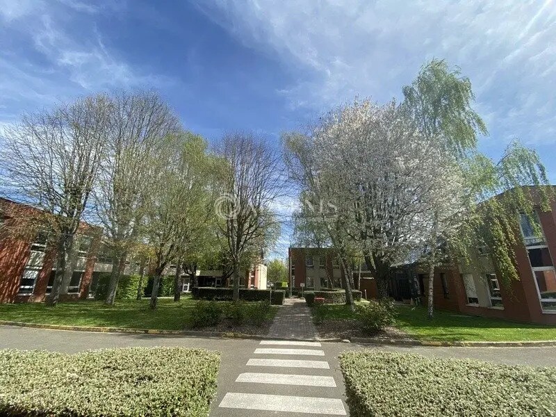 Flex in Montigny-le-Bretonneux for lease Building Photo- Image 1 of 10