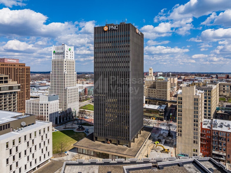 1 Cascade Plz, Akron, OH for lease - Building Photo - Image 2 of 12