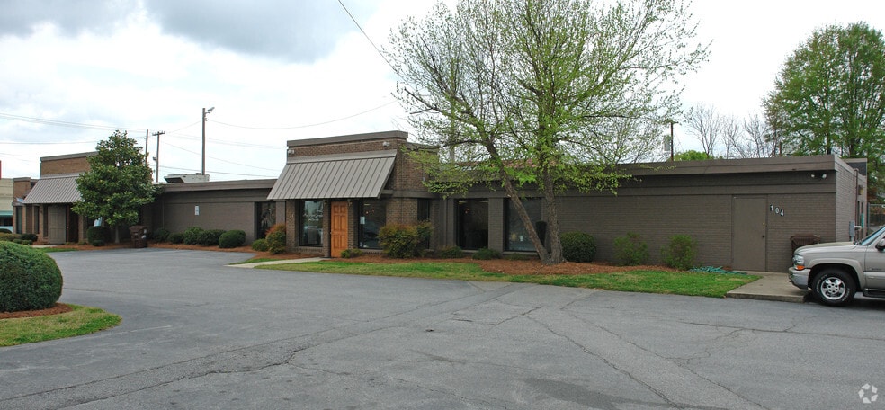 800 N Main St, High Point, NC for lease - Building Photo - Image 3 of 4
