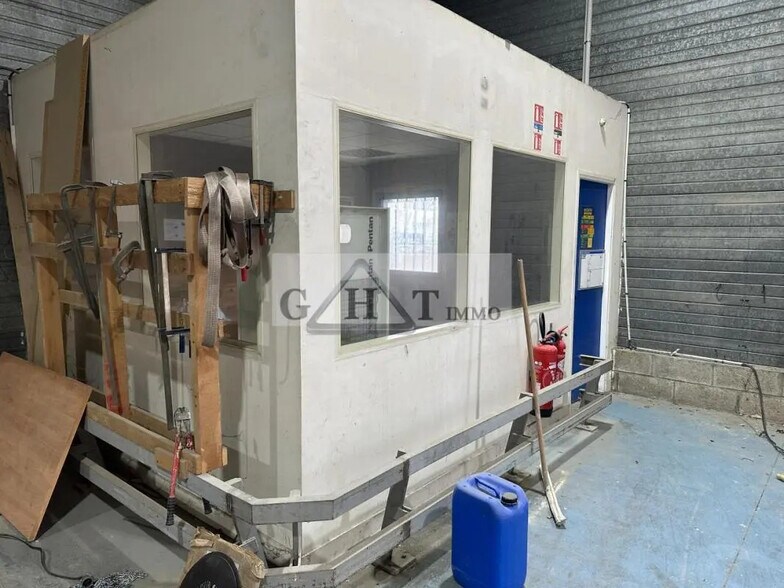 Office in Gonesse for lease - Interior Photo - Image 2 of 7