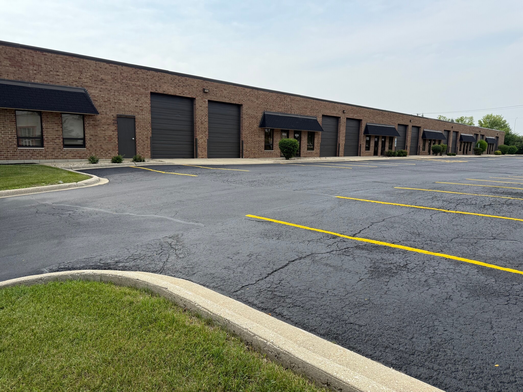 1670-1690 Wright Blvd, Schaumburg, IL for lease Building Photo- Image 1 of 4