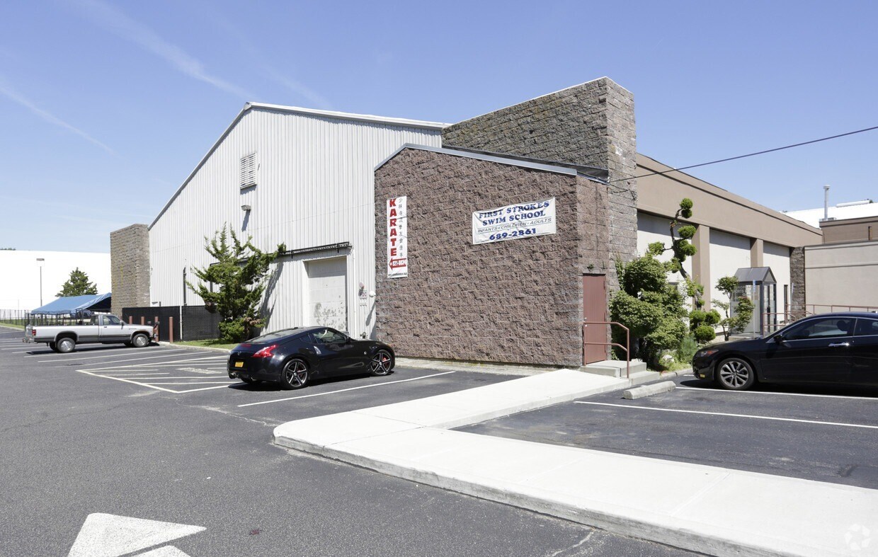 384 Mark Tree Rd, East Setauket, NY for sale Building Photo- Image 1 of 1