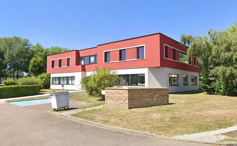 Office in Mont-Saint-Aignan for lease - Building Photo - Image 1 of 12