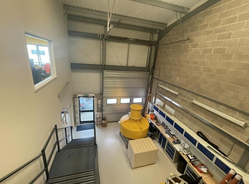 Unit 14 Nimbus, Hercules Way, Farnborough for lease - Interior Photo - Image 2 of 4