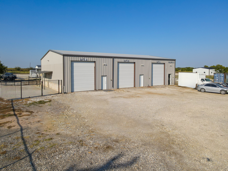 5350 Ganzer Rd W, Krum, TX for lease - Building Photo - Image 1 of 10