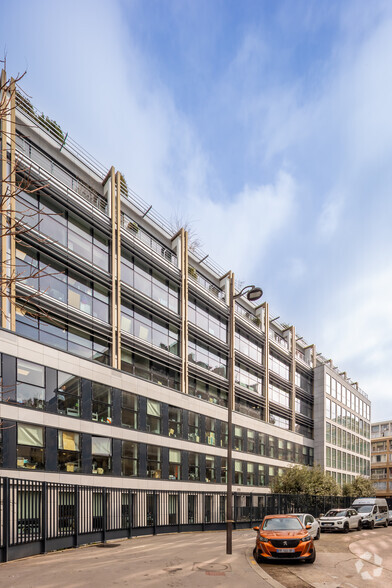 10 Rue Desaix, Paris for lease - Building Photo - Image 2 of 3