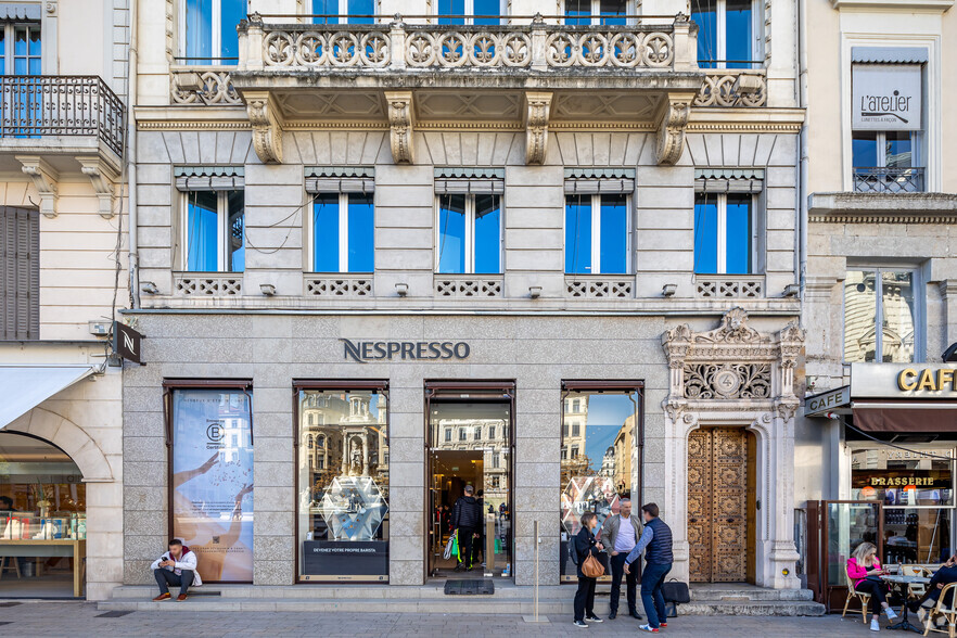 Office in Lyon for lease - Building Photo - Image 2 of 2