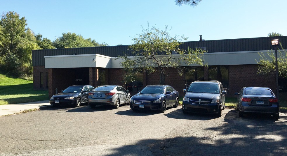 5 Alexander Dr, Wallingford, CT 06492