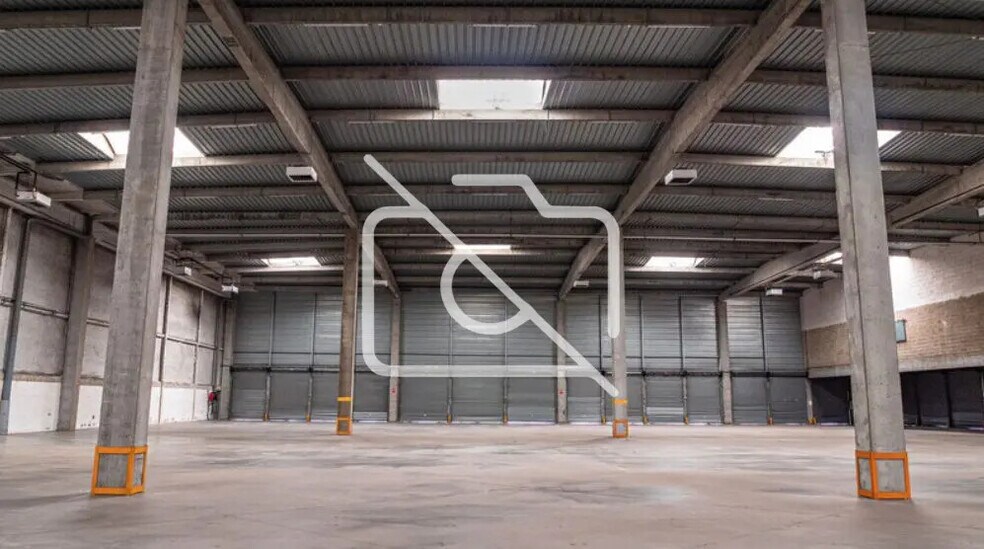 Industrial in Lieusaint for lease - Interior Photo - Image 2 of 3