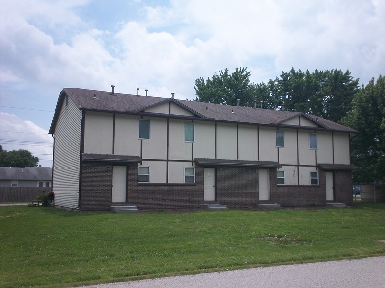 1309-1327 Alleghaney St, Burlington, KS for sale - Building Photo - Image 1 of 1