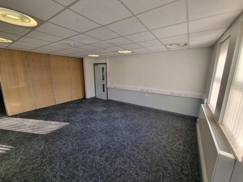 Hope St, Crook for lease - Interior Photo - Image 2 of 21