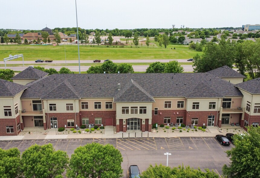 5024-5032 S Bur Oak Pl, Sioux Falls, SD for lease - Building Photo - Image 1 of 9