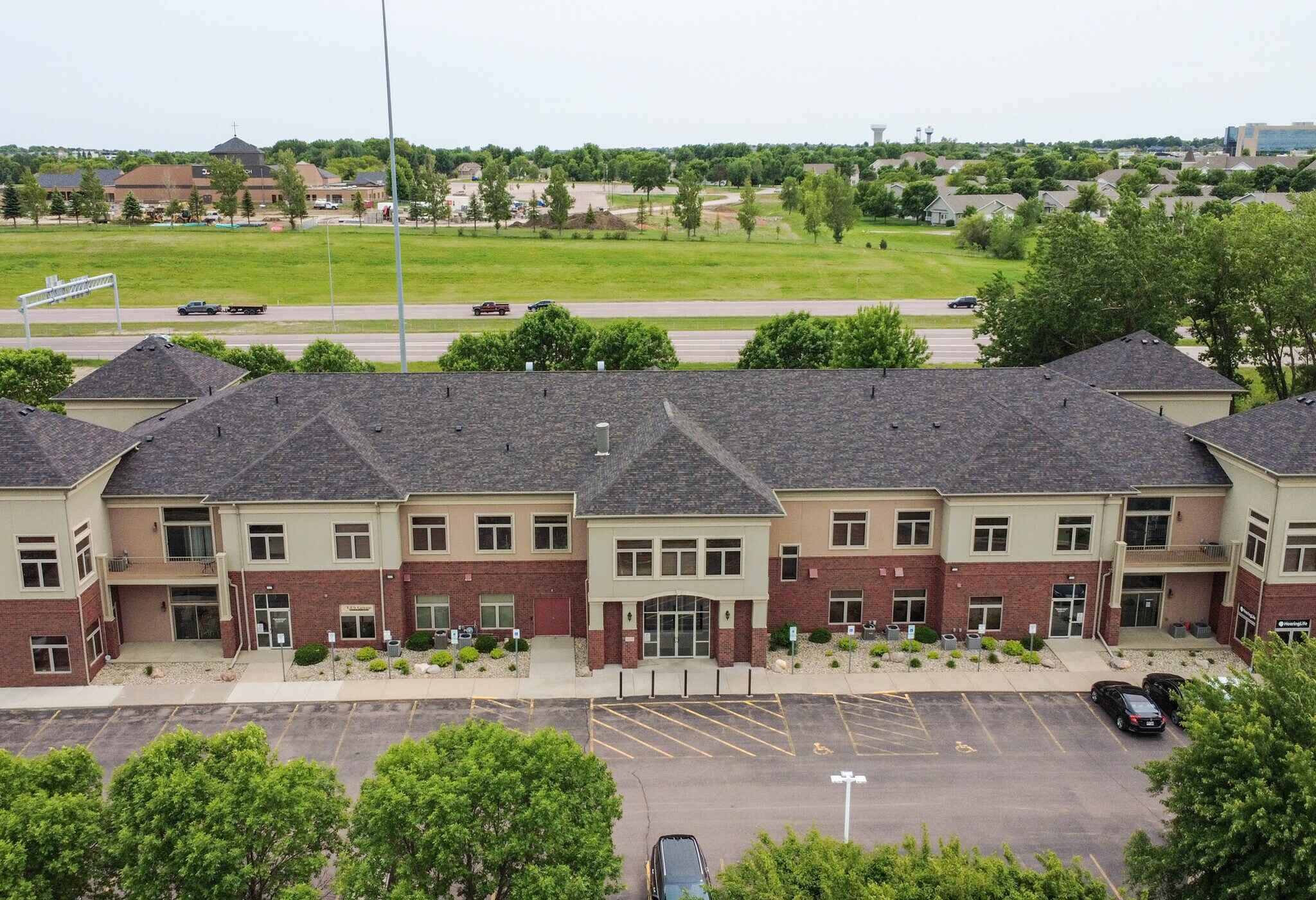 5024-5032 S Bur Oak Pl, Sioux Falls, SD for lease Building Photo- Image 1 of 10