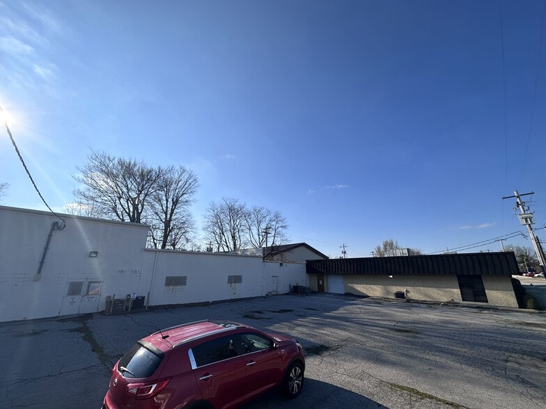 205 S New Madrid St, Sikeston, MO for lease - Building Photo - Image 2 of 24