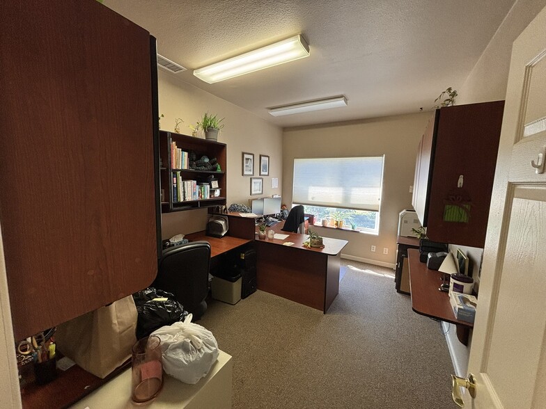 2230 Kingwood St, Florence, OR for sale - Interior Photo - Image 3 of 23