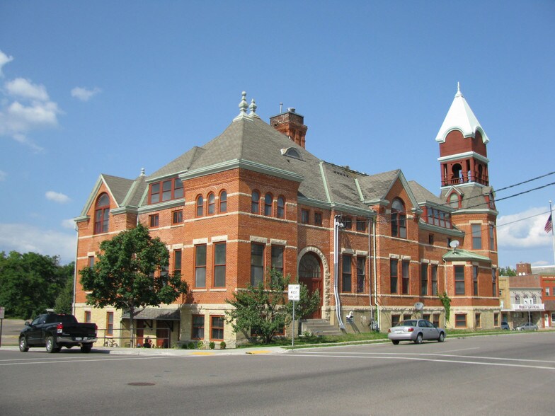 713 E 2nd St, Merrill, WI 54452