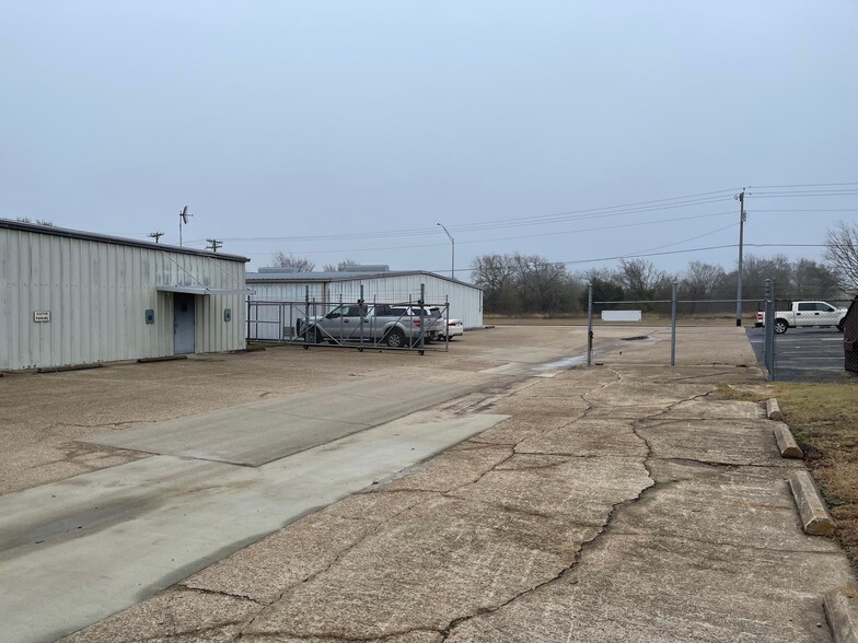 2215 Sebesta Rd, College Station, TX for lease - Building Photo - Image 2 of 2