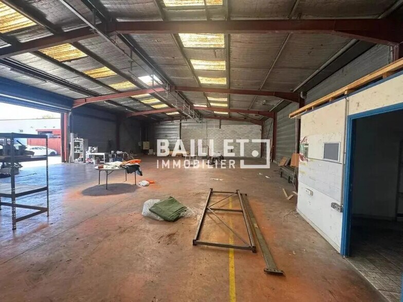 Industrial in Contes for lease - Interior Photo - Image 3 of 14