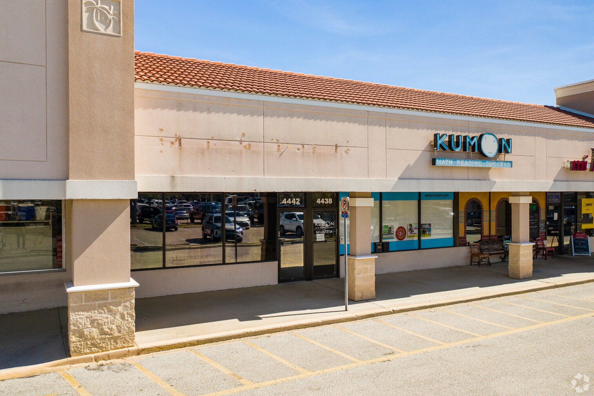 4400 Bee Ridge Rd, Sarasota, FL 34233 Palm Plaza