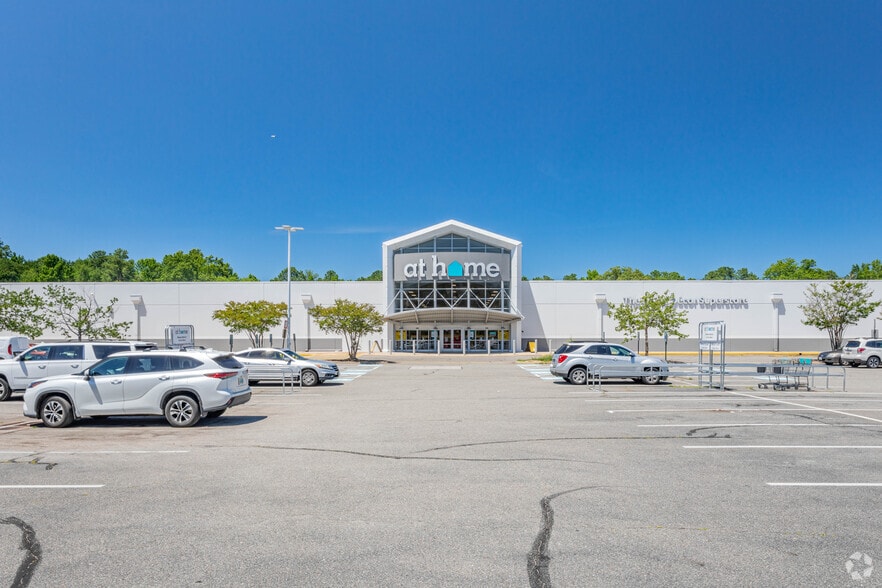 401 International Center Dr, Sandston, VA for sale - Building Photo - Image 3 of 6