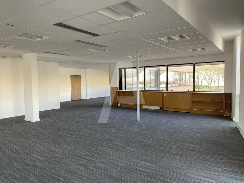 Office in Ivry-sur-Seine for lease - Building Photo - Image 2 of 5