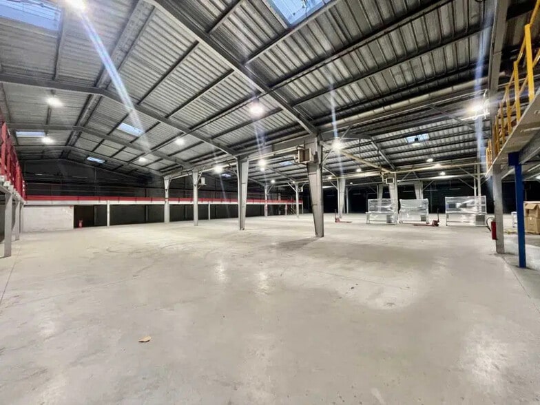 Office in Sotteville-lès-Rouen for lease - Building Photo - Image 2 of 50